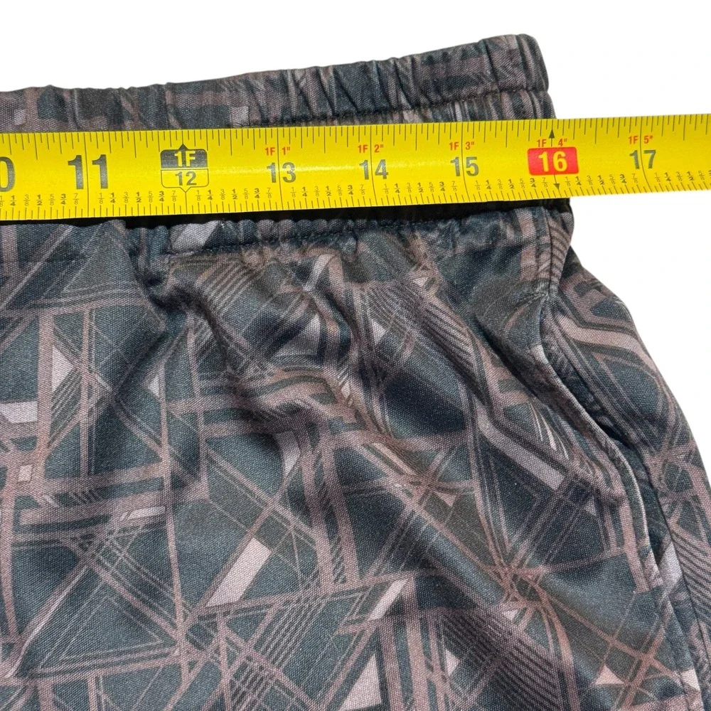 Under Armour Athletic Shorts Men's Large Black Geometric Print Loose Fit Retro